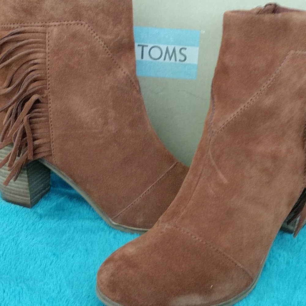 Suede Toms boots with fringe